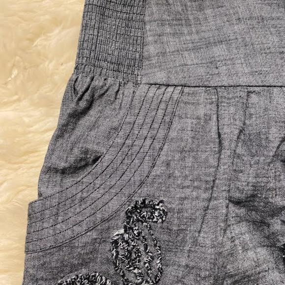 NEW STOOSHY Women Gray Chambray Elastic Waist Shag Applique Mini Skirt w Pockets - Picture 4 of 10